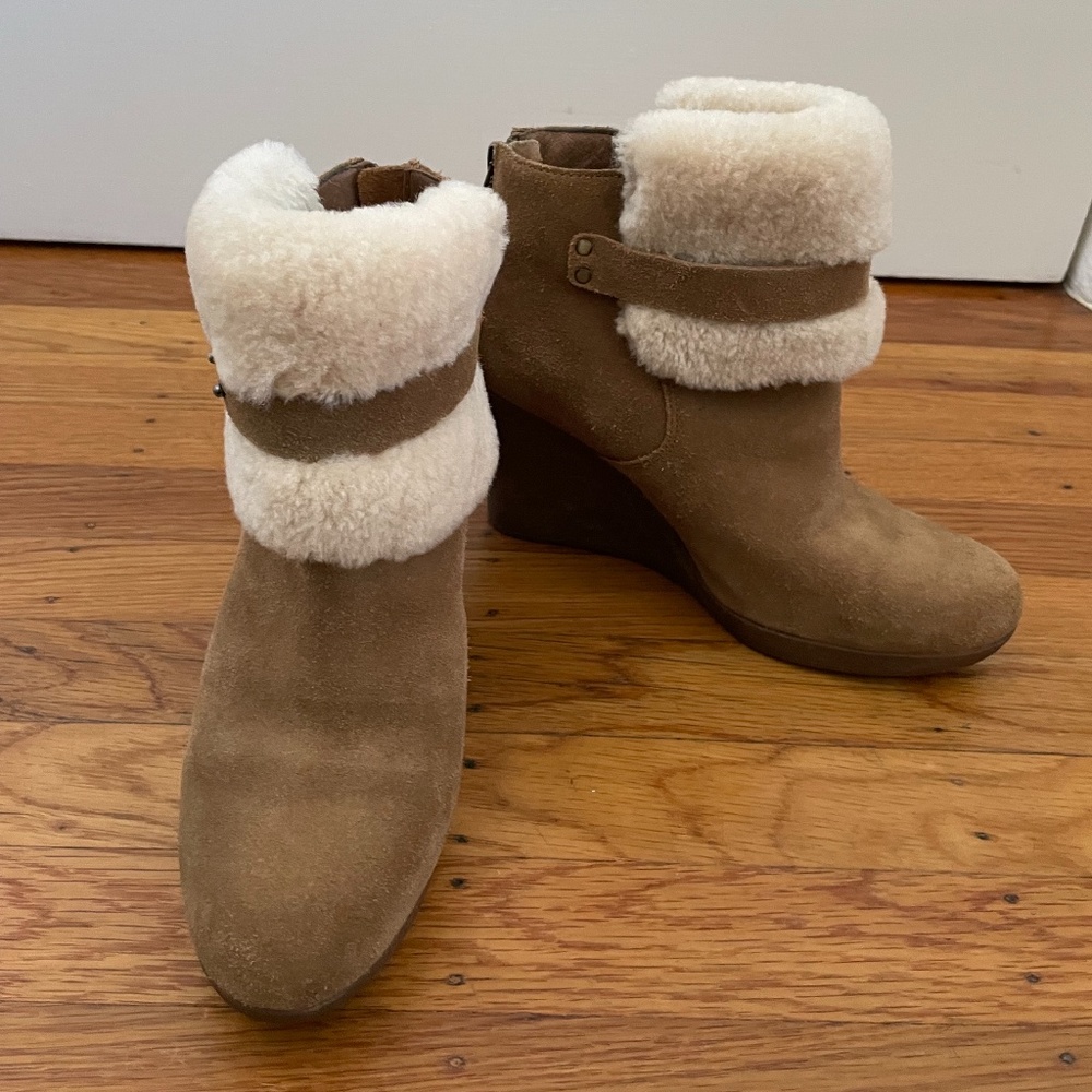UGG Antonia Bootie, Chestnut Suede, Size 8